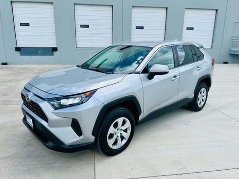 Used 2022 Toyota RAV4 LE image 3