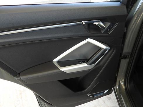 Used 2020 Audi Q3 2.0T Premium Plus w/ Premium Plus Package image 41