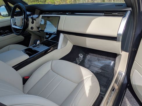 New 2026 Land Rover Range Rover Long Wheelbase SE image 29