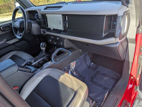 Used 2023 Ford Bronco Wildtrak image 26