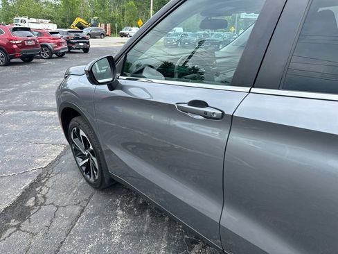 Used 2023 Mitsubishi Outlander SE AWD/4WD image 11