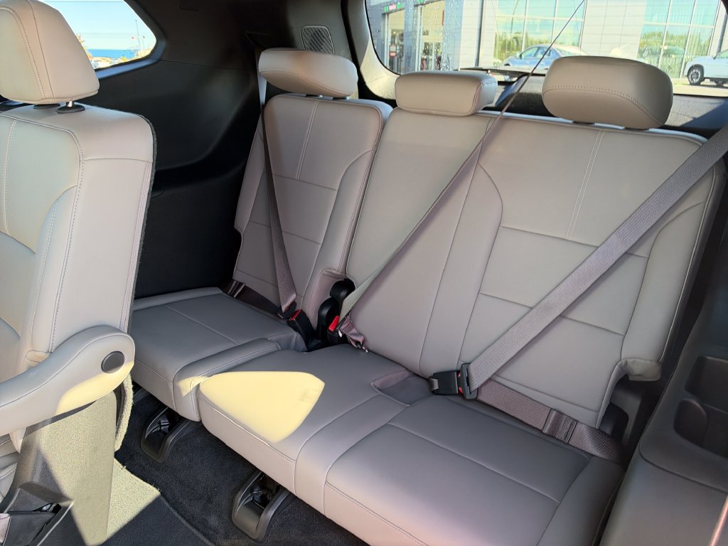Used 2026 GMC Acadia Elevation w/ Elevation Premium Package FWD image 24