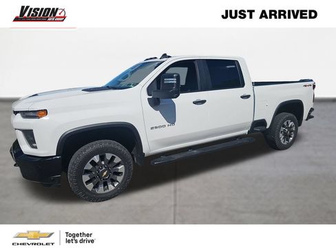 Used 2022 Chevrolet Silverado 2500 Custom w/ Custom Value Package AWD/4WD image 1