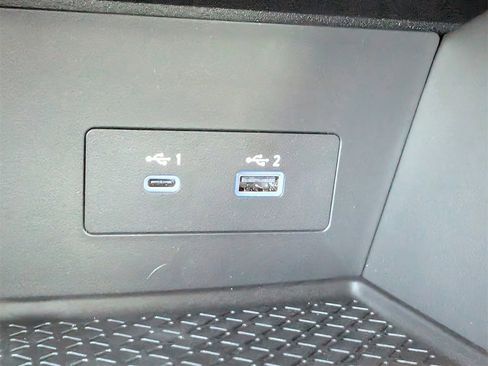 New 2025 Nissan Pathfinder SV w/ Black Appearance Package image 16