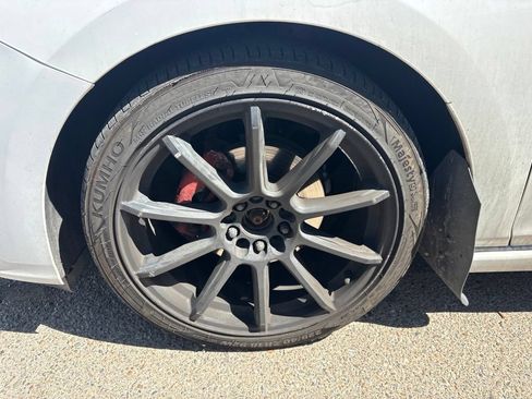 Used 2017 Chevrolet Cruze Premier FWD image 2