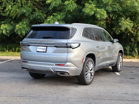 Used 2026 Buick Enclave Avenir w/ Super Cruise Package FWD image 9