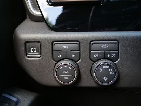 Used 2025 Chevrolet Silverado 1500 LT AWD/4WD image 23