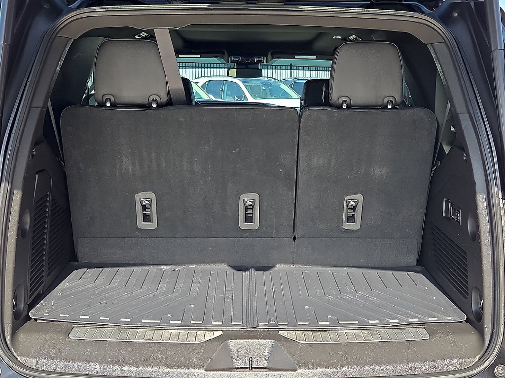 Used 2023 GMC Yukon Denali RWD image 12