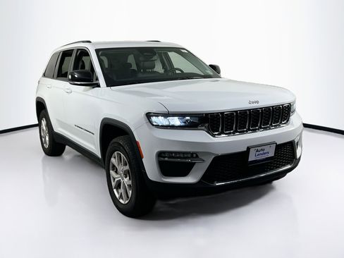 Used 2022 Jeep Grand Cherokee Limited image 3