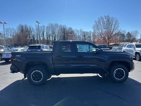 New 2025 Toyota Tacoma TRD Off-Road AWD/4WD image 4