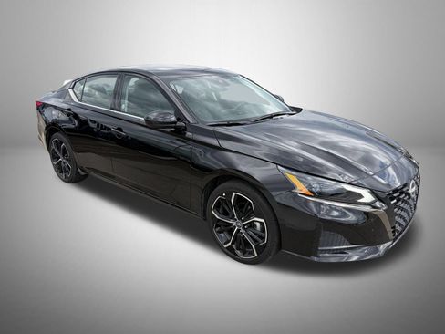 Used 2025 Nissan Altima 2.5 SR AWD/4WD image 7