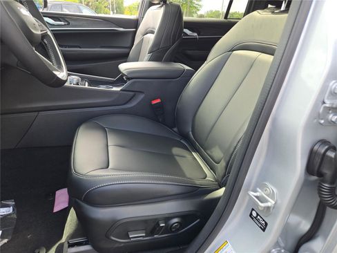 New 2025 Jeep Grand Cherokee Limited w/ Black Appearance Package image 25