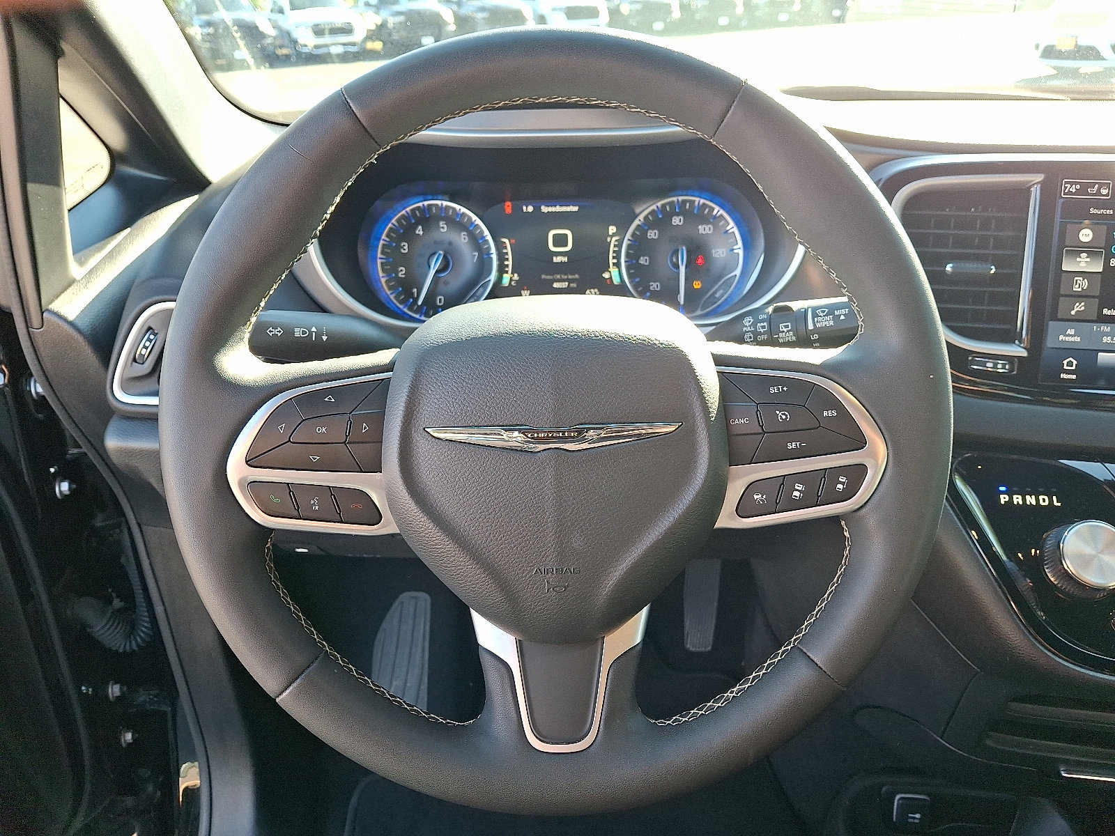 Used 2025 Chrysler Pacifica Select FWD image 19