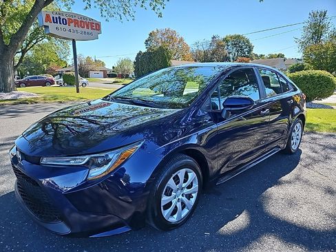 Used 2022 Toyota Corolla LE image 3