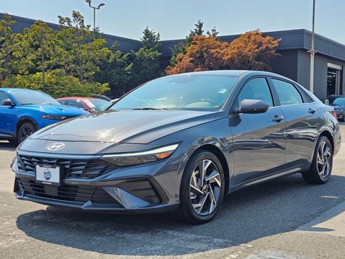 Used 2024 Hyundai Elantra SEL w/ Convenience Package image 3