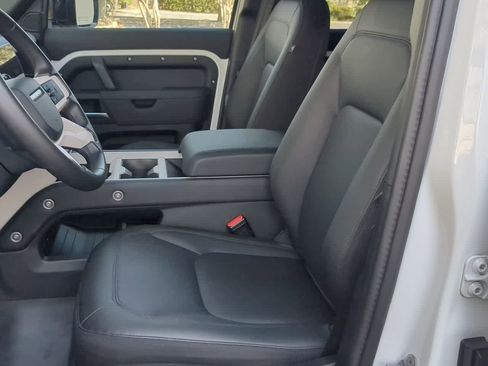 Used 2025 Land Rover Defender 110 S image 16