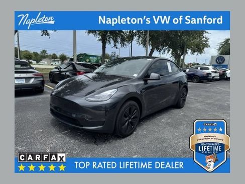 Used 2024 Tesla Model Y Long Range RWD image 1