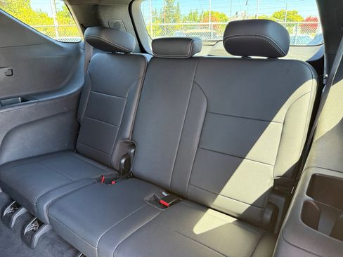 Used 2025 Chevrolet Traverse LT AWD/4WD image 21