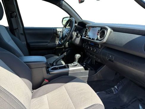 Used 2021 Toyota Tacoma TRD Off-Road w/ Technology Package AWD/4WD image 20