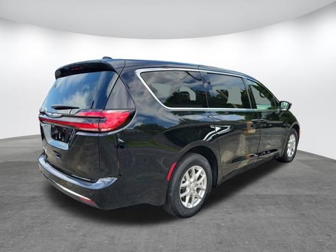 Used 2026 Chrysler Pacifica Select FWD image 25