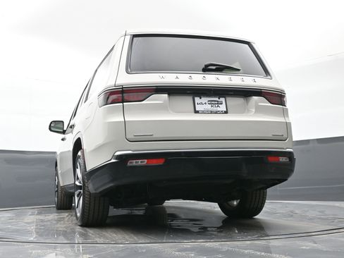 Used 2022 Jeep Wagoneer Series III w/ Premium Group I image 43