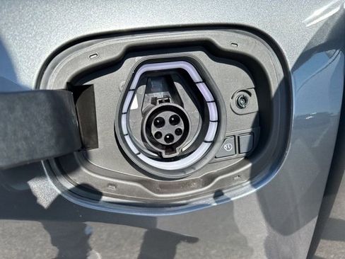 New 2025 Ford Escape SE image 40