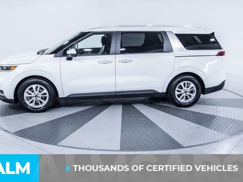 Used 2024 Kia Carnival LX image 4