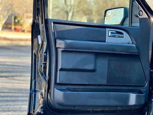 Used 2017 Ford Expedition XLT image 10