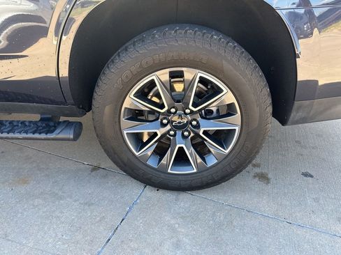 Used 2023 Chevrolet Tahoe Z71 w/ Luxury Package AWD/4WD image 9