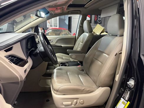 Used 2015 Toyota Sienna XLE Premium FWD image 14