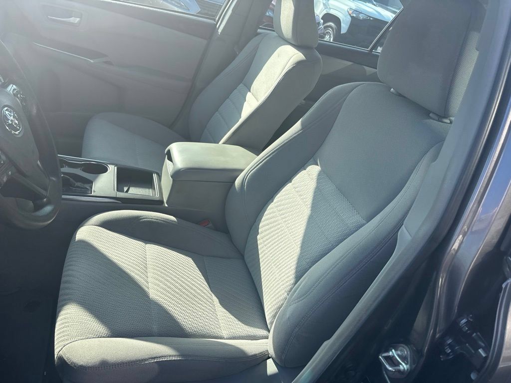 Used 2017 Toyota Camry LE FWD image 13