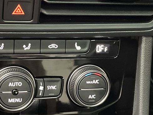 Used 2024 Volkswagen Jetta SE w/ Panoramic Sunroof Package image 23