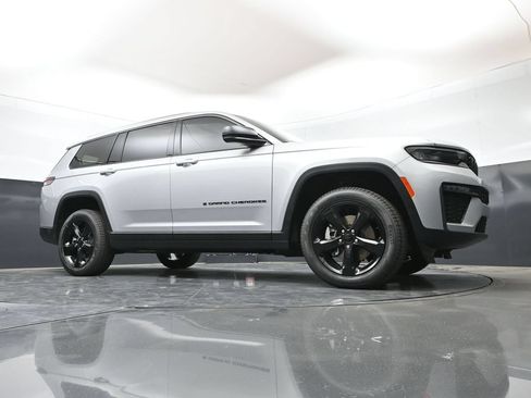 New 2026 Jeep Grand Cherokee L Limited w/ Limited Altitude Package AWD/4WD image 48