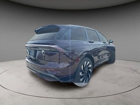 New 2025 Lincoln Nautilus Reserve image 4