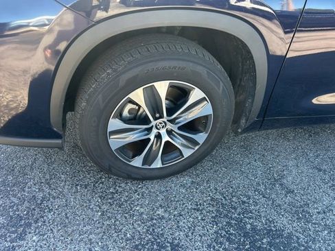 Used 2023 Toyota Highlander XLE image 10