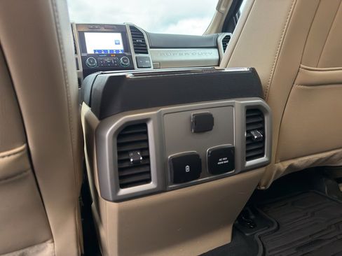 Used 2021 Ford F250 Lariat w/ Chrome Package image 20