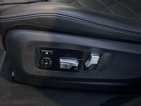 Used 2025 BMW X6 xDrive40i image 14