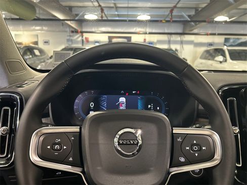 Certified 2025 Volvo XC40 B5 Core image 13