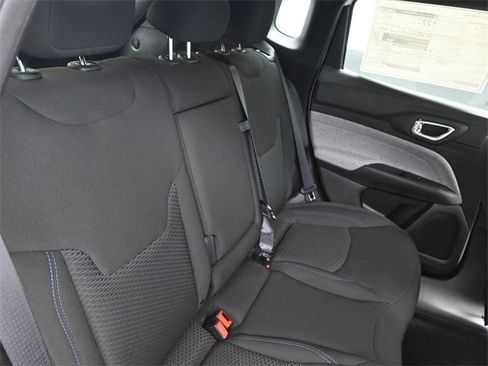 Used 2025 Jeep Compass Sport image 16