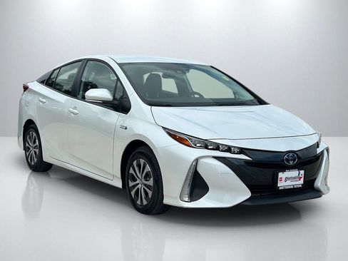 Used 2022 Toyota Prius Prime LE FWD image 3