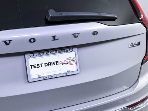 Certified 2025 Volvo XC90 B6 Plus image 39