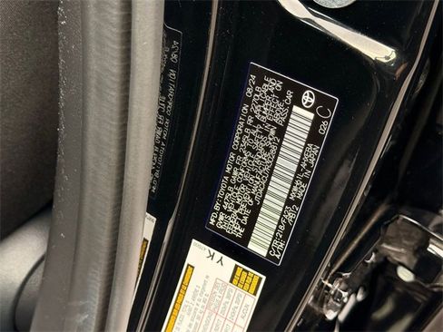 Used 2024 Toyota Prius Prime SE image 24