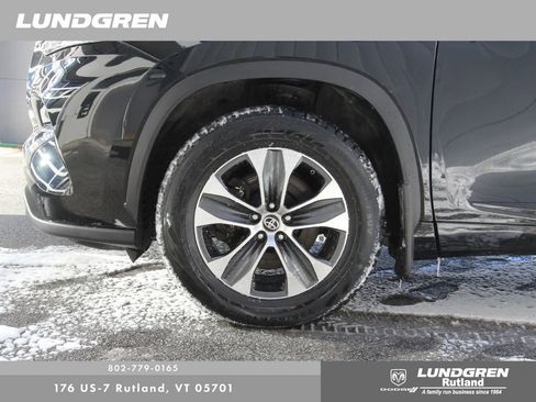 Used 2022 Toyota Highlander XLE image 46