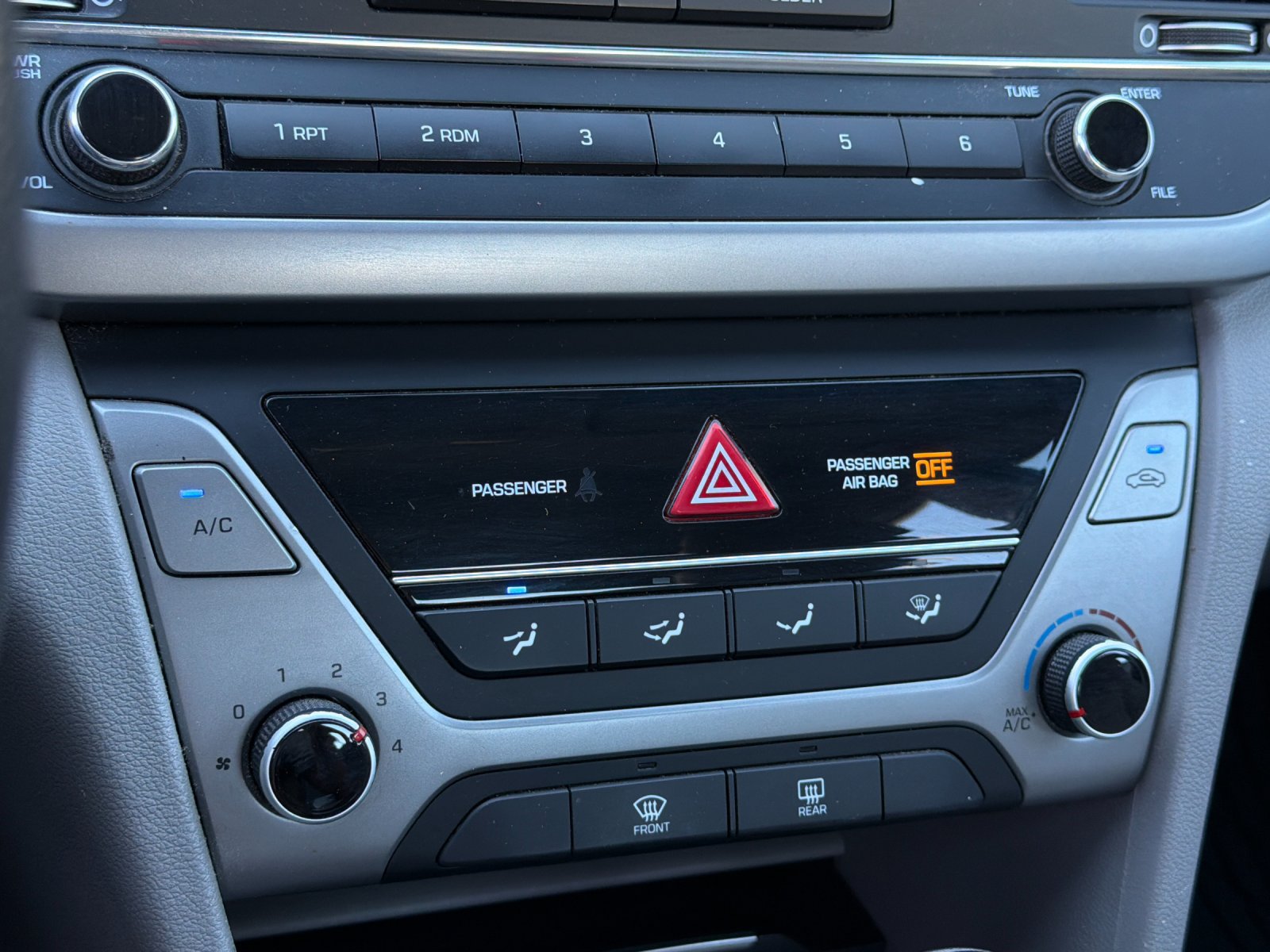 Used 2017 Hyundai Elantra SE FWD image 18