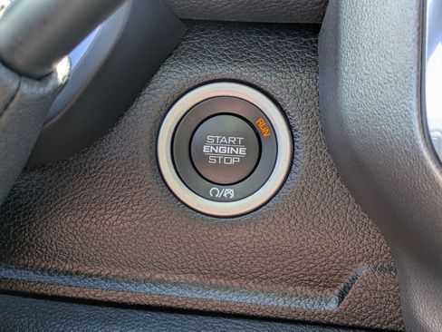 Used 2025 RAM 2500 Laramie AWD/4WD image 21