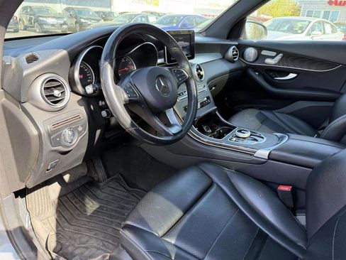 Used 2018 Mercedes-Benz GLC 300 4MATIC w/ Premium Package image 11