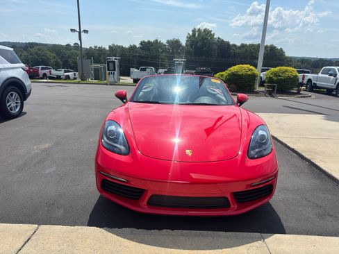 Used 2019 Porsche 718 Boxster RWD image 6