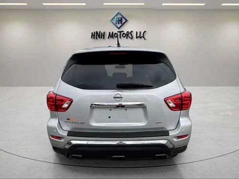 Used 2017 Nissan Pathfinder SV image 3