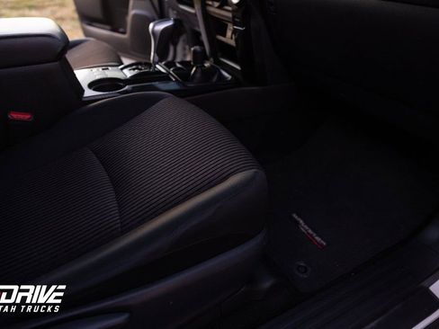 Used 2022 Toyota 4Runner TRD Off-Road image 17