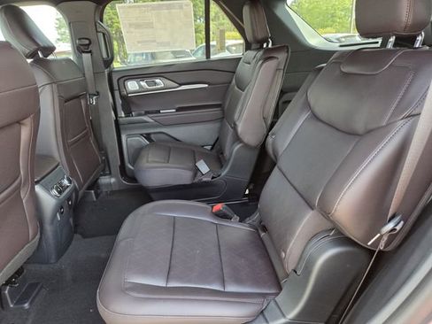 New 2026 Ford Explorer Platinum image 40